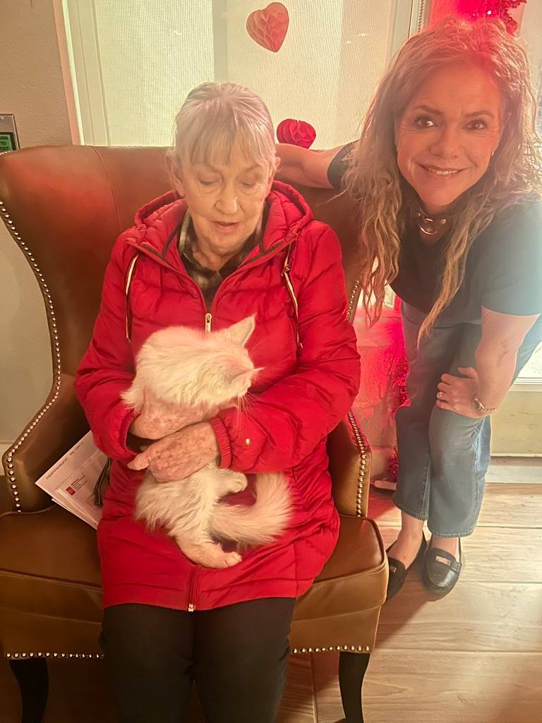 Linda holding Lilly, her new Bellspurr Maine Coon kitten, with Lucy Appel beside her after home delivery to her retirement community